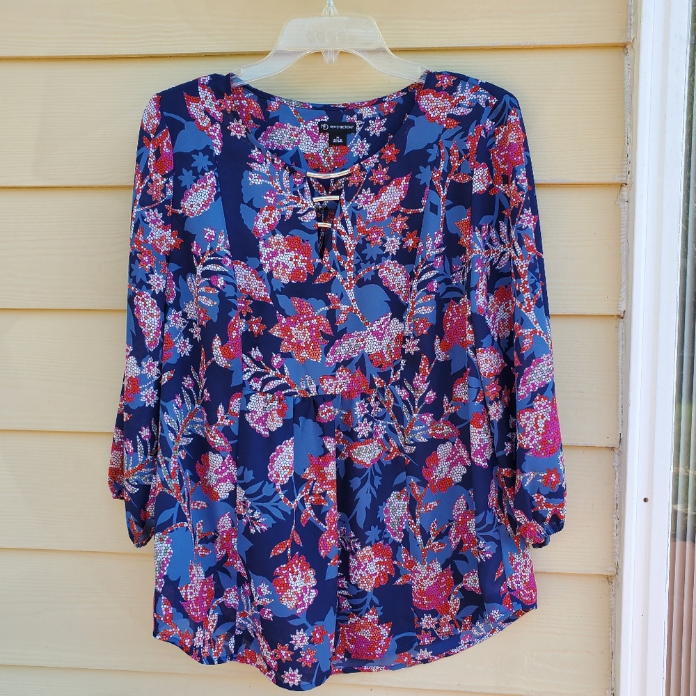 New Directions, women  floral t-shirt  long sleeve. sz M.